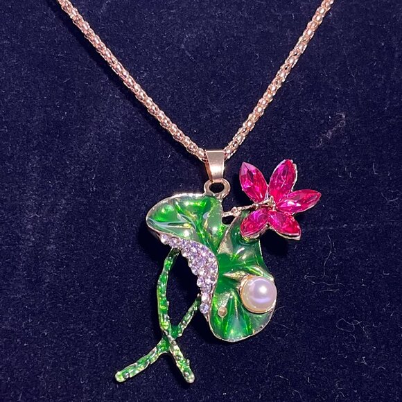 Betsey Johnson Colorful Waterlily Necklace - Picture 1 of 3